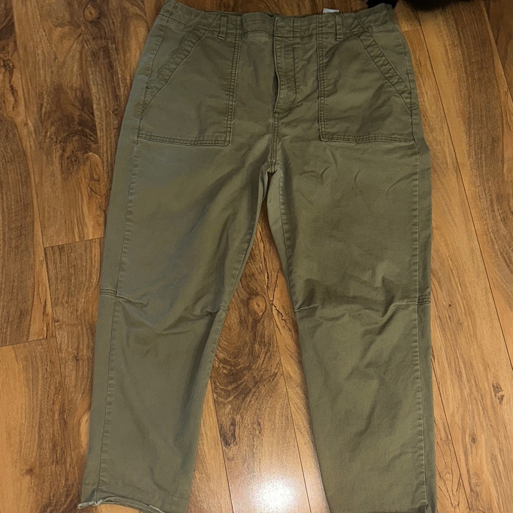 Banana Republic women’s Khaki Cargo Pants